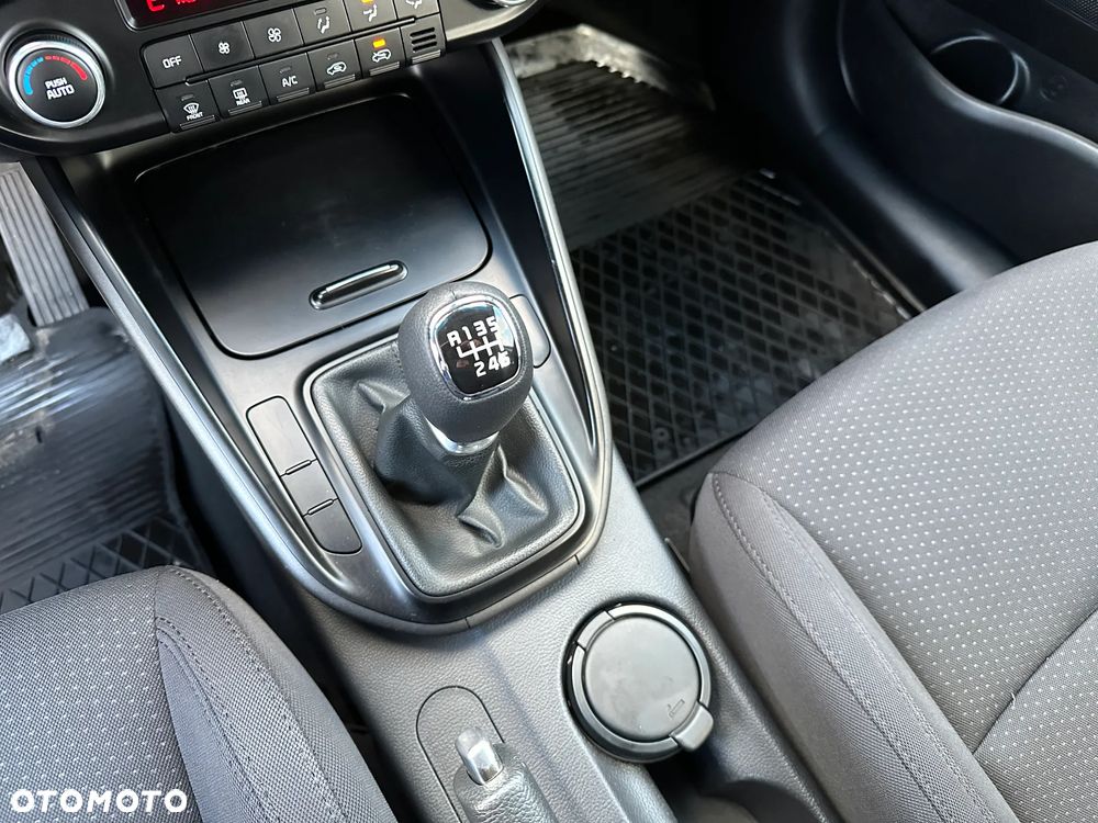 Kia Carens - 13