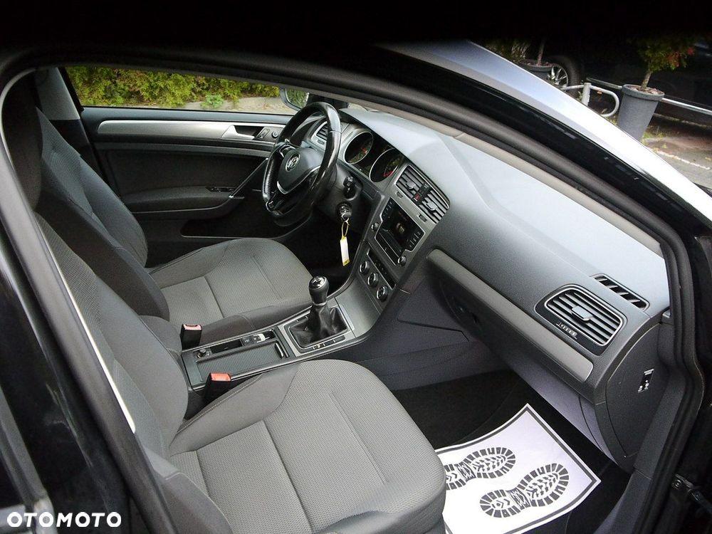 Volkswagen Golf 1.6 TDI BlueMotion Comfortline - 24