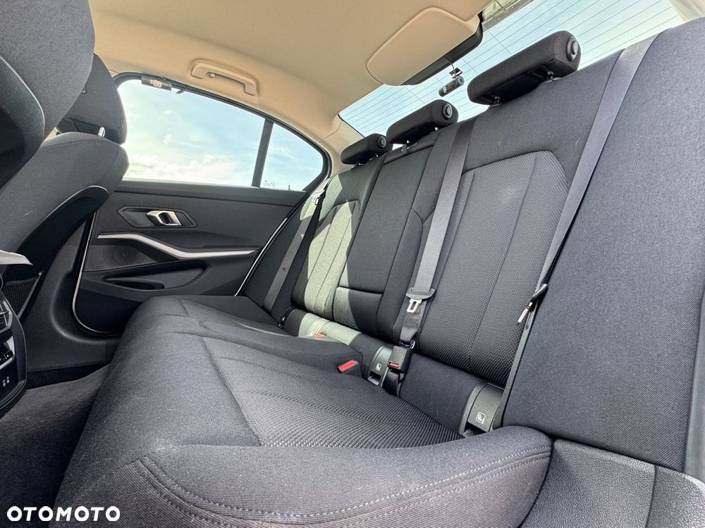 BMW Seria 3 - 16