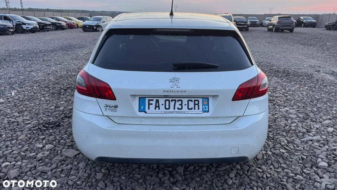 Peugeot 308 1.2 PureTech Allure S&S - 2