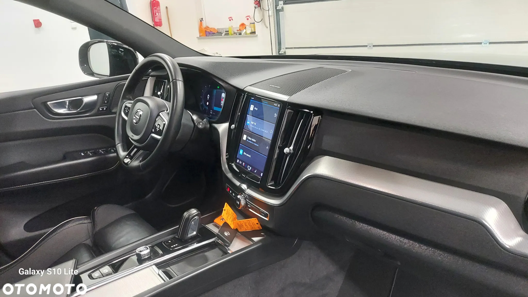 Volvo XC 60 B4 D Plus Dark - 18