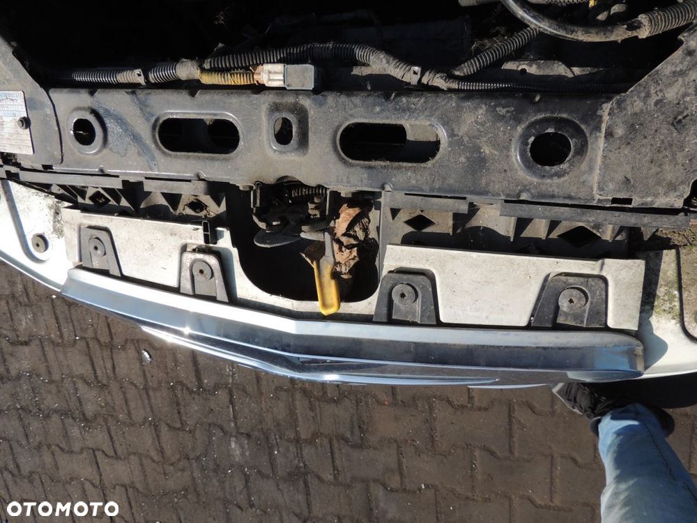 Pas przedni Lancia Chrysler Delta 3 '11 - 1