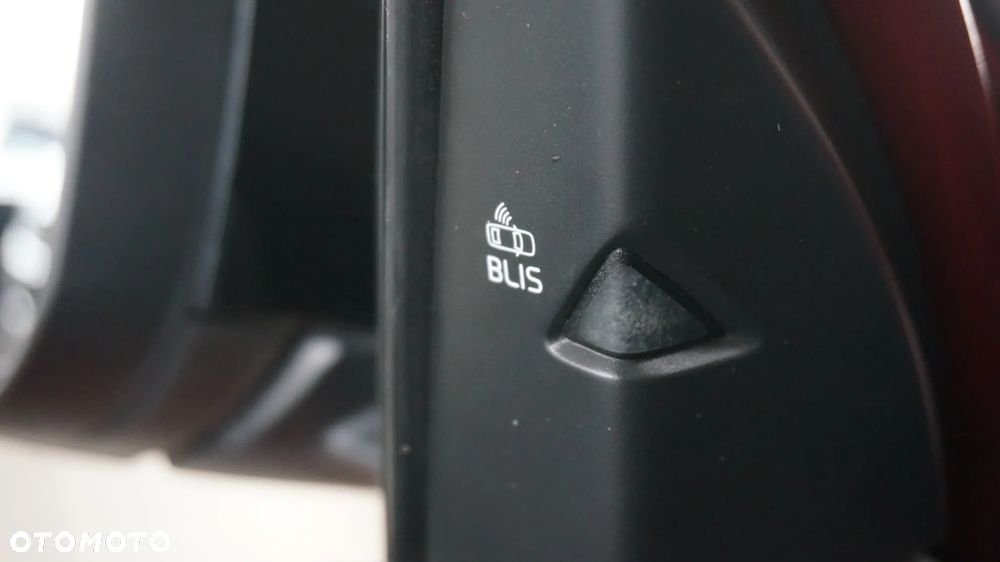 Volvo V40 Cross Country D3 Drive-E SCR Momentum - 23