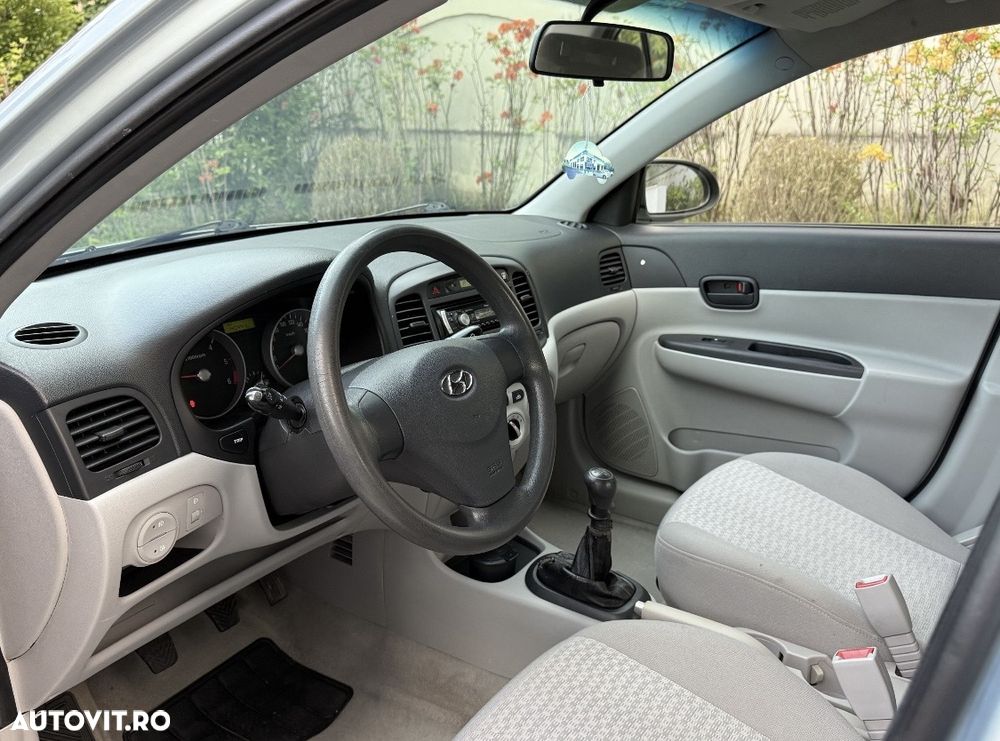 Hyundai Accent - 5