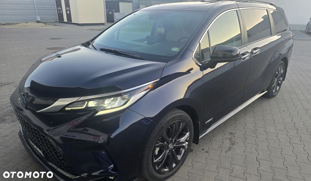 Toyota Sienna 2023 photo 3