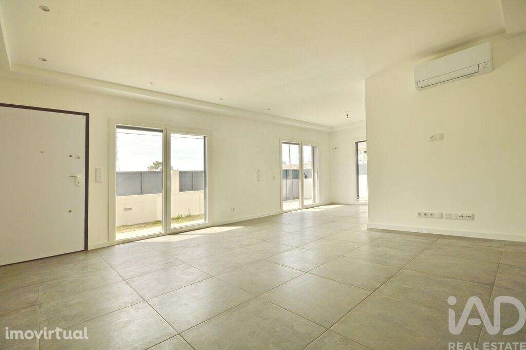 Casa / Villa T3 em Fernão Ferro de 130,00 m2 - Grande imagem: 2/15