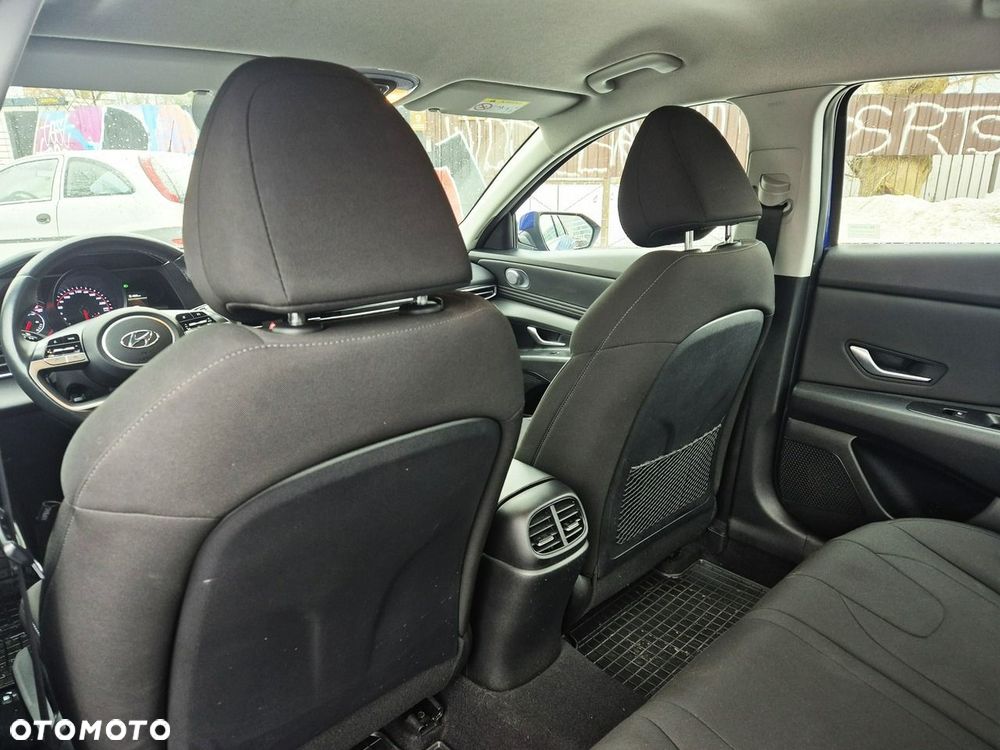 Hyundai Elantra - 12