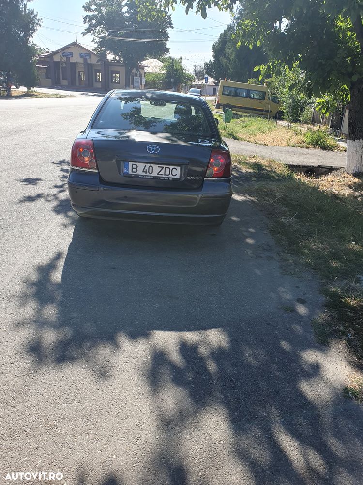 Toyota Avensis 1.8 Sedan Luna - 14