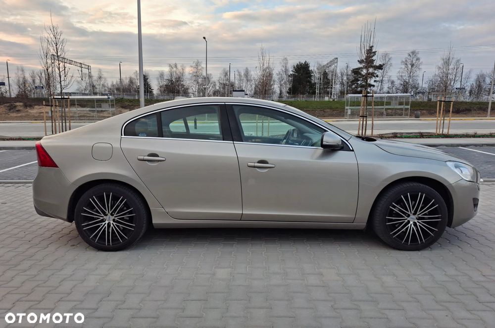 Volvo S60 T3 Momentum - 9