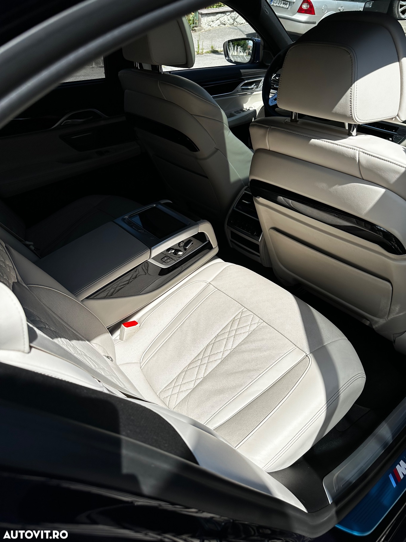 BMW Seria 7 730d xDrive MHEV - 33