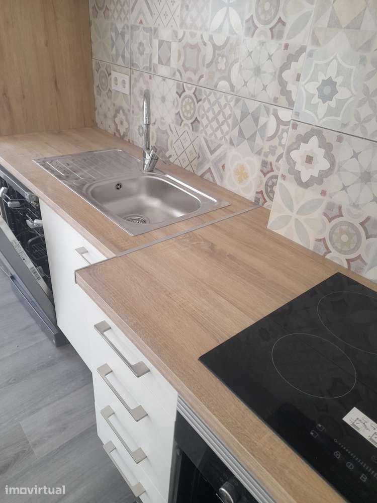 Apartamento T2 com varanda na Baixa da Banheira - Grande imagem: 4/39