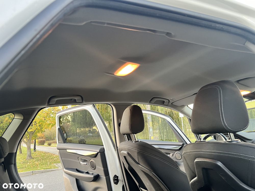 BMW Seria 2 220i Advantage - 26