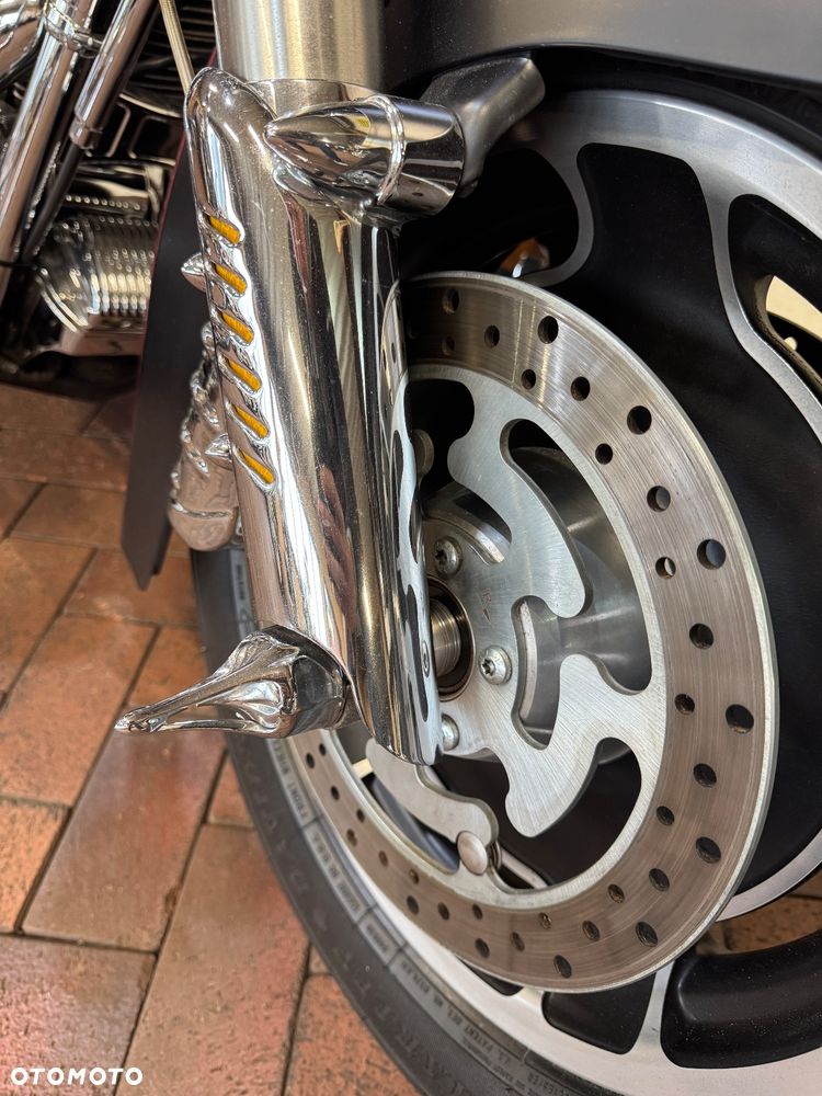 Harley-Davidson Touring Street Glide - 21