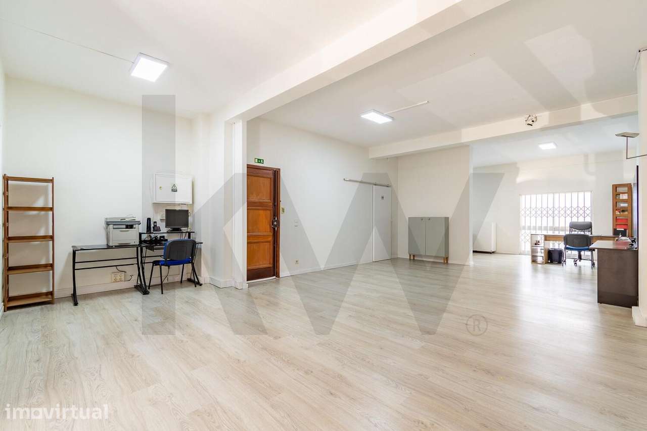 Escritório amplo com área de utilização 125m2 e Luz Natural junto à Es - Grande imagem: 4/21
