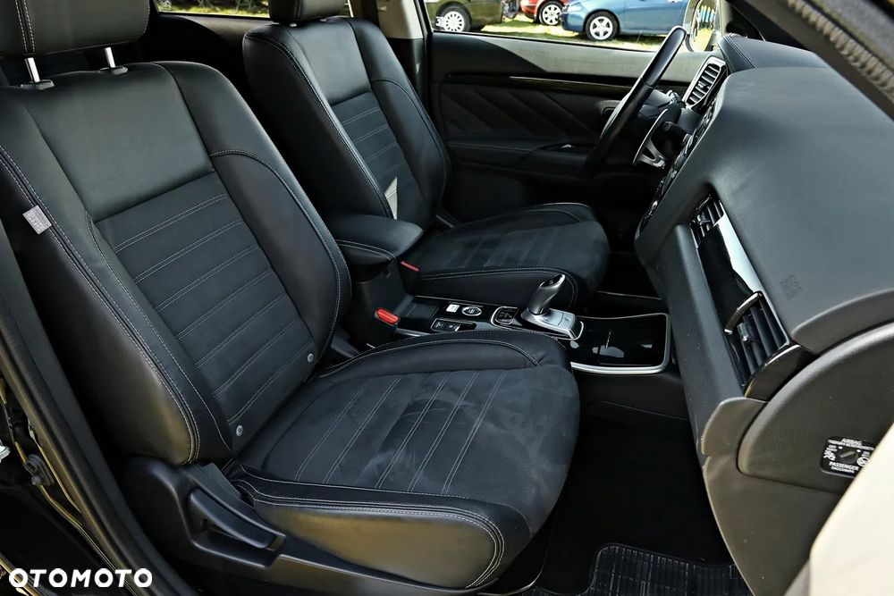 Mitsubishi Outlander - 23