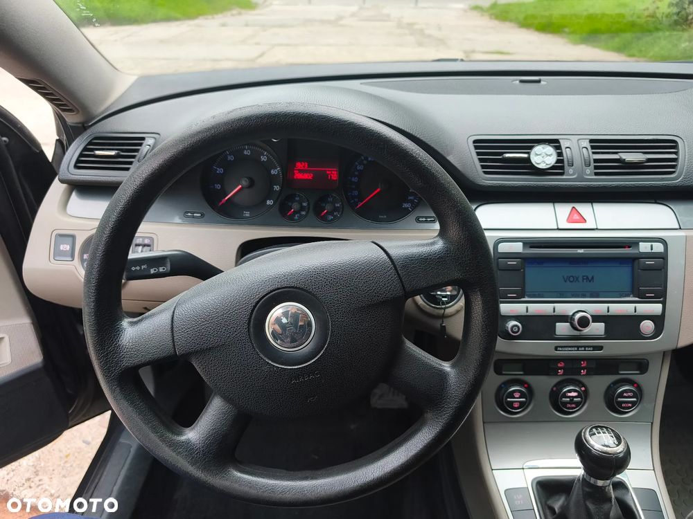 Volkswagen Passat 2.0 FSI Comfortline - 8