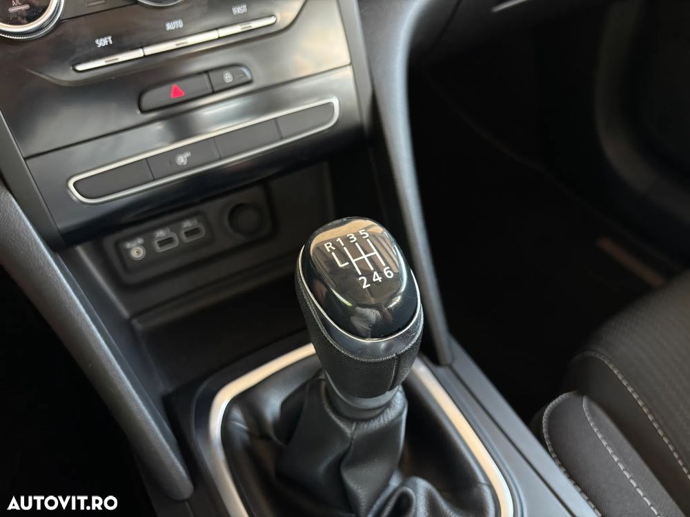 Renault Megane TCe 140 GPF LIMITED - 21