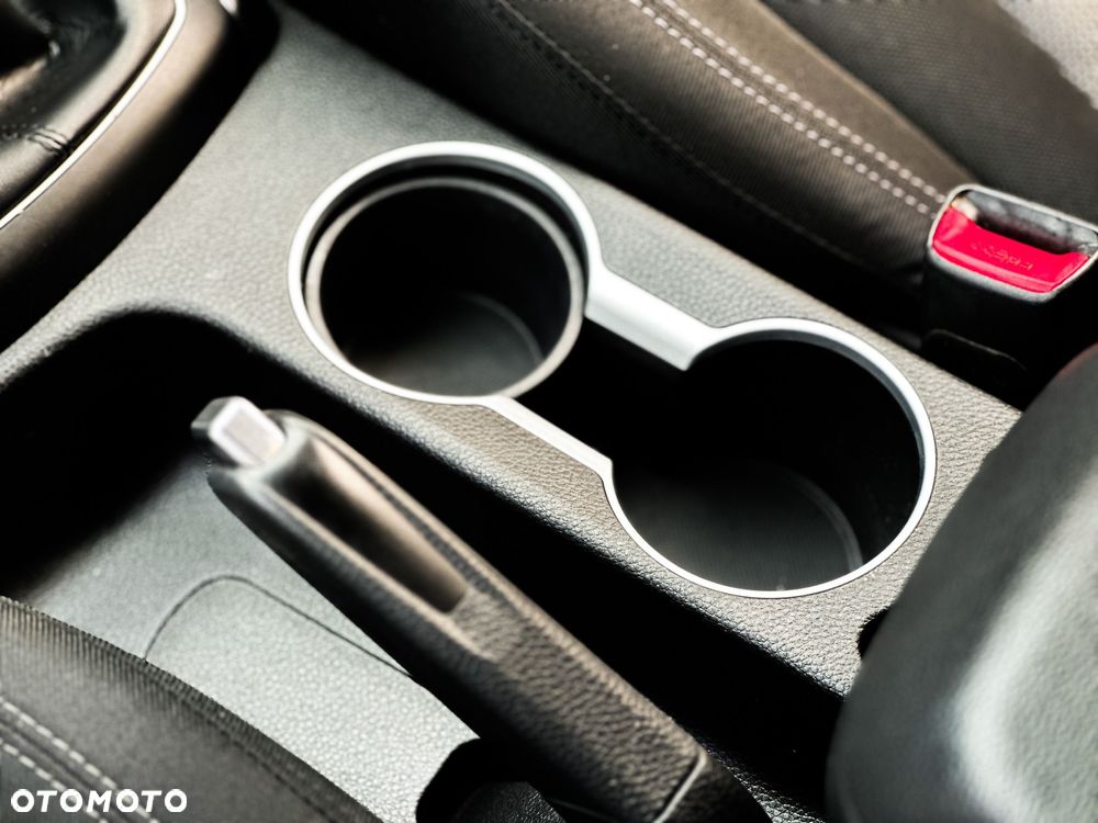 Hyundai i30 1.6 CRDI Fifa World Cup Edition - 35