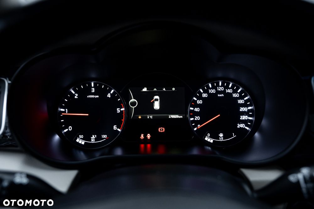 Kia Carens 1.7 CRDi L 7os - 31