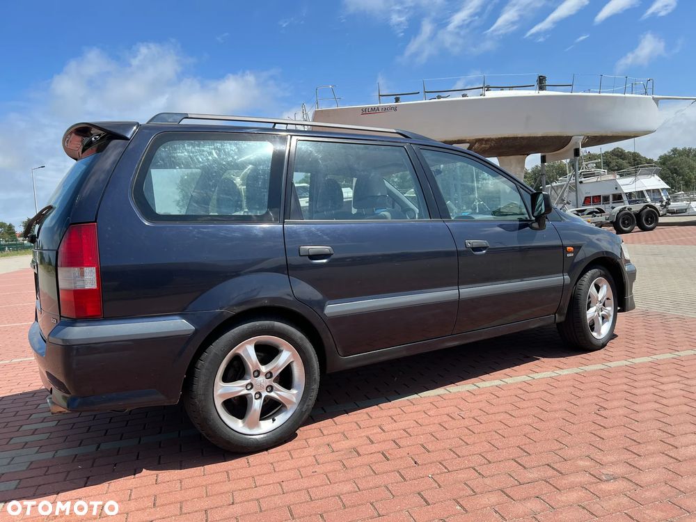 Mitsubishi Space Wagon 2.4 GDI Family - 8