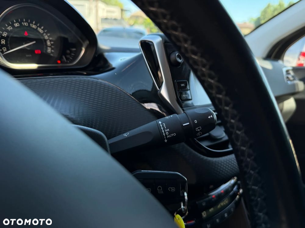 Peugeot 2008 PureTech 82 Allure - 21