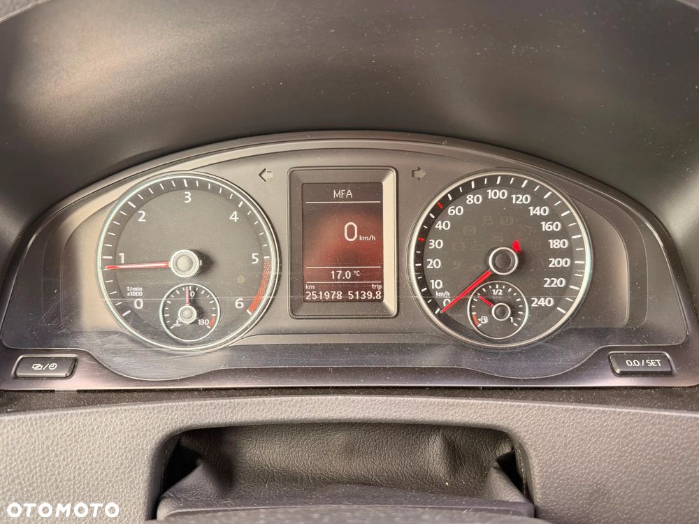 Volkswagen Caravelle - 10