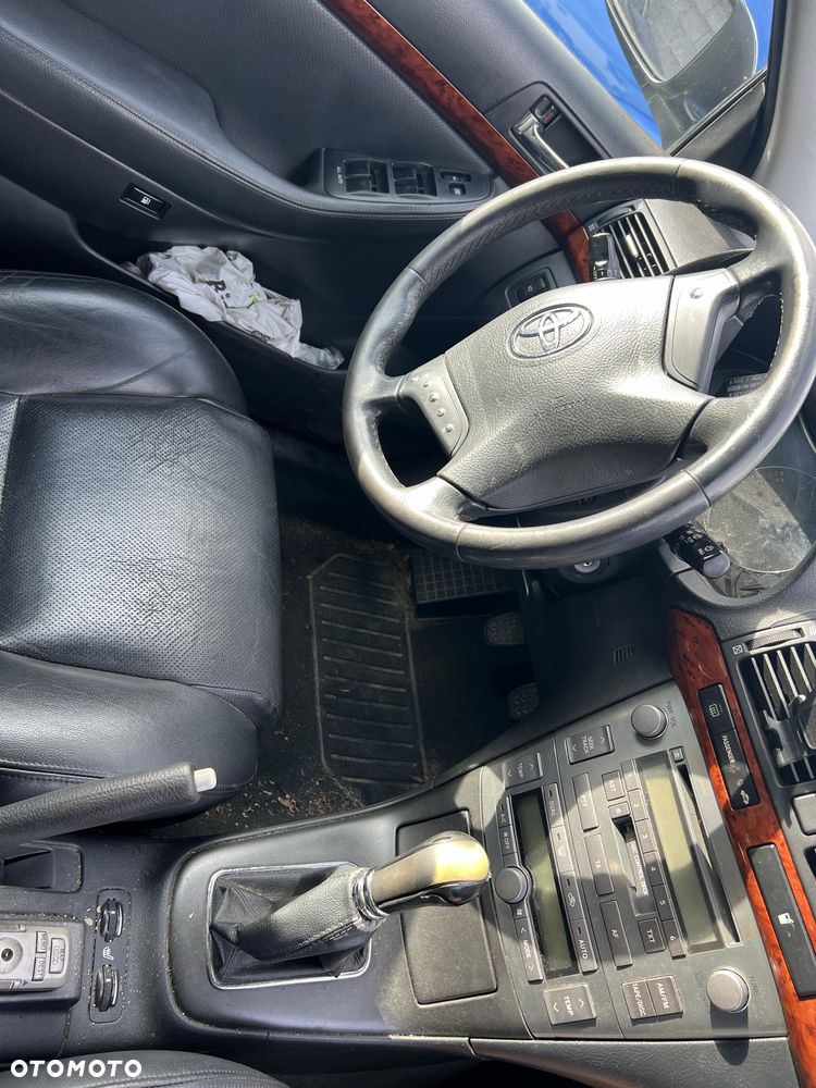 Toyota Avensis - 4