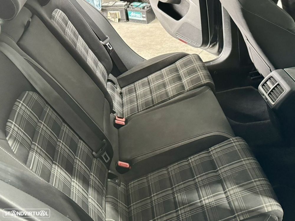 VW Golf 2.0 TDI GTD DSG - 40