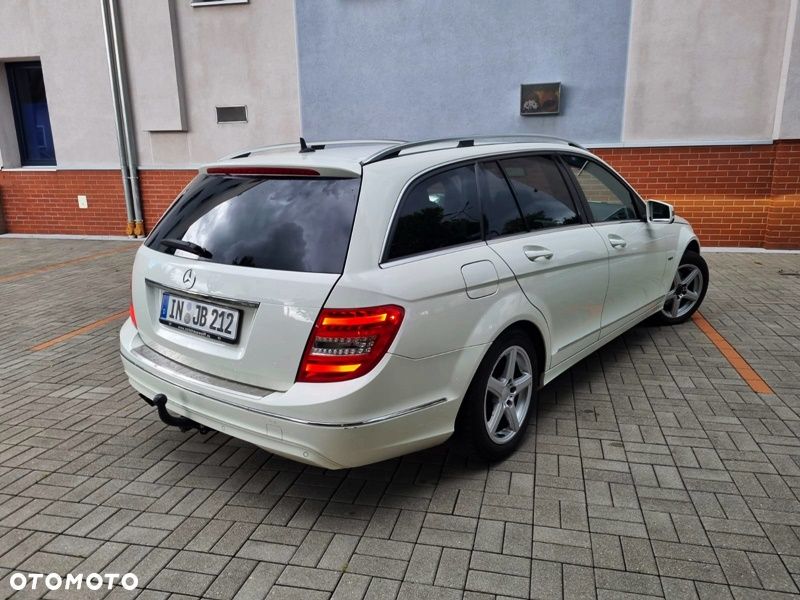 Mercedes-Benz Klasa C 180 CGI BlueEFFICIENCY Avantgarde - 2