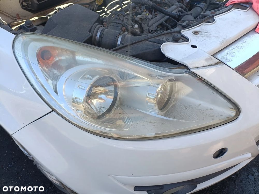 OPEL CORSA IV D 06-14 2010 r. 3D VAN lampa prawy przód prawa przednia EU * - 2