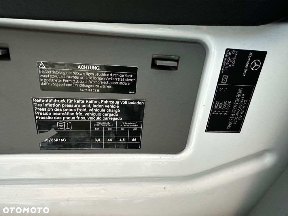 Mercedes-Benz Sprinter - 12