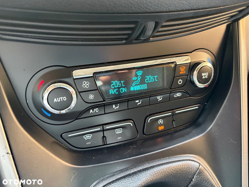 Ford Kuga 1.5 EcoBoost 2x4 Titanium - 32