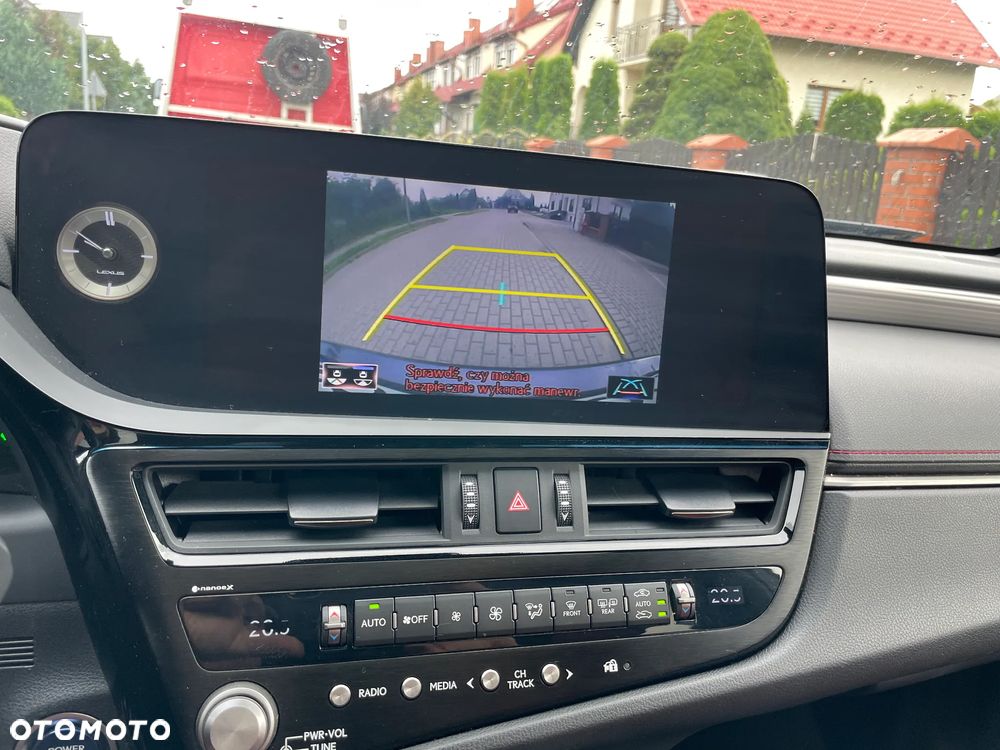Lexus ES 300h F Sport - 28