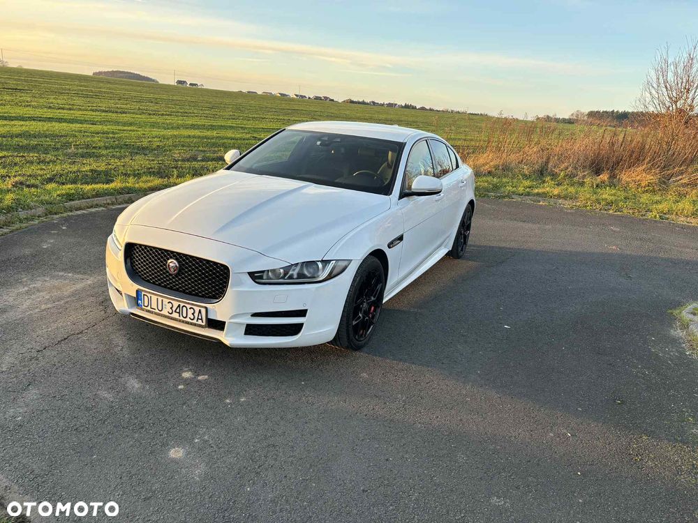 Jaguar XE 20d AWD R-Sport - 2