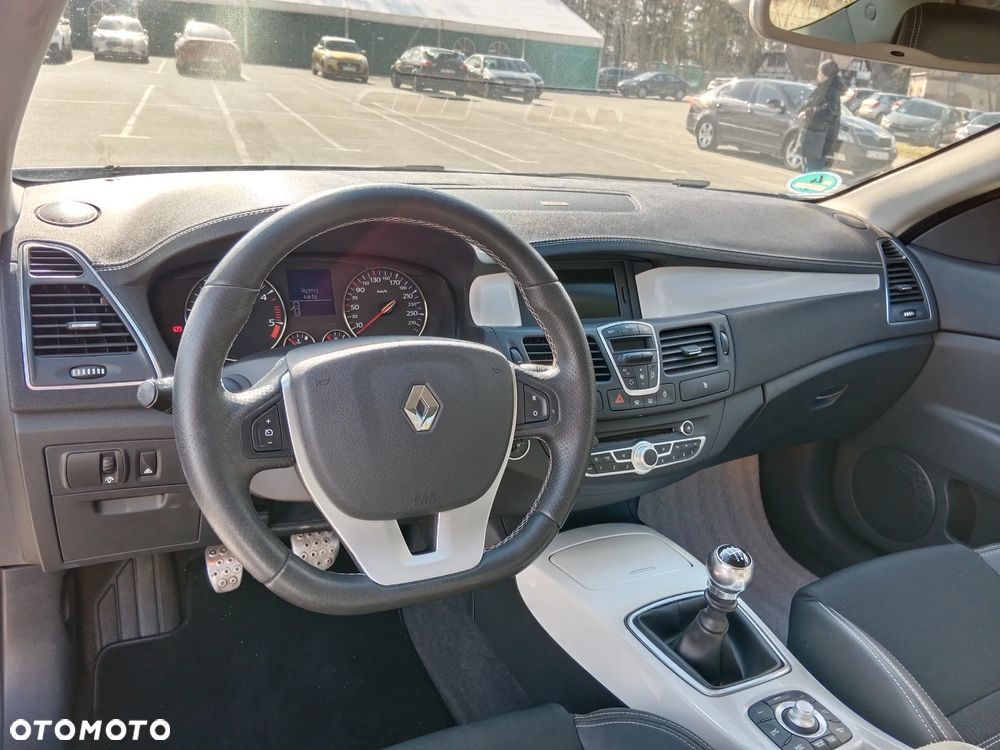 Renault Laguna 2.0 dCi Monaco GP2 - 16