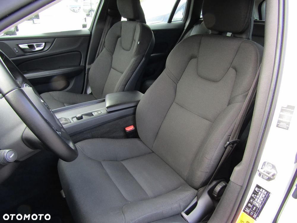 Volvo V60 T4 Momentum - 31