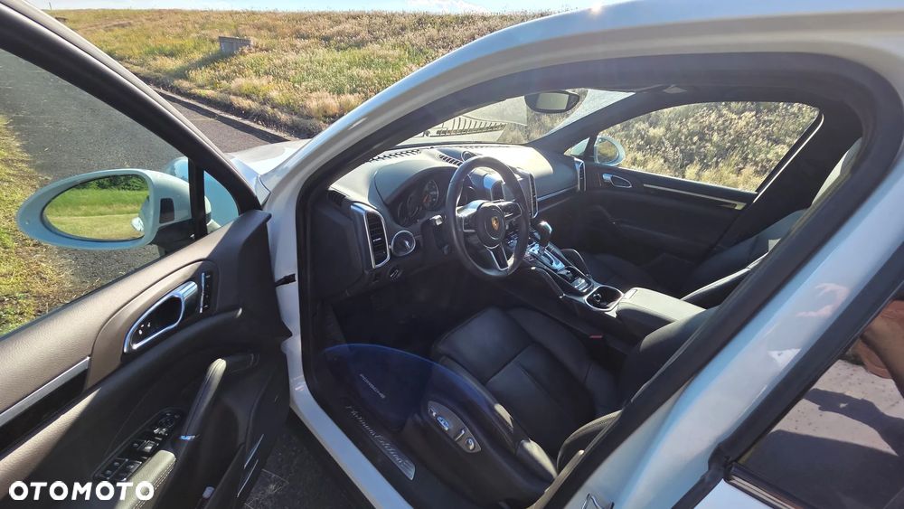 Porsche Cayenne Platinum Edition - 9