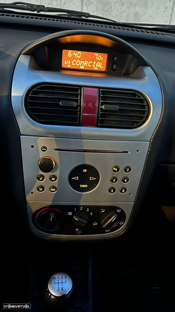 Opel Corsa 1.2 16V Confort - 22