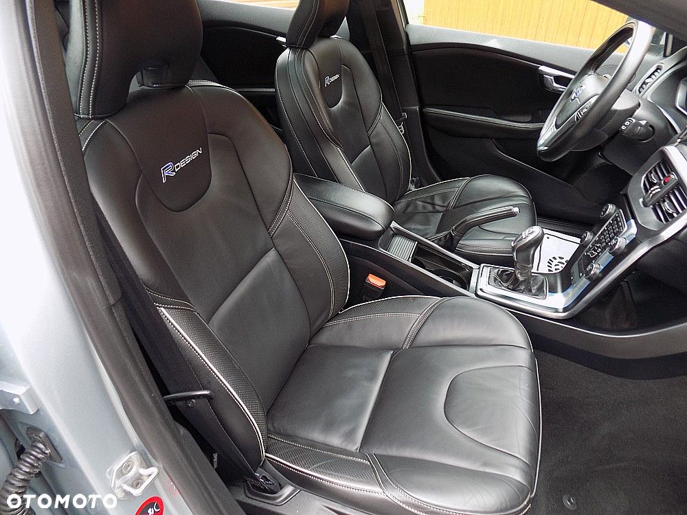 Volvo V40 D3 Drive-E R-Design Momentum - 19
