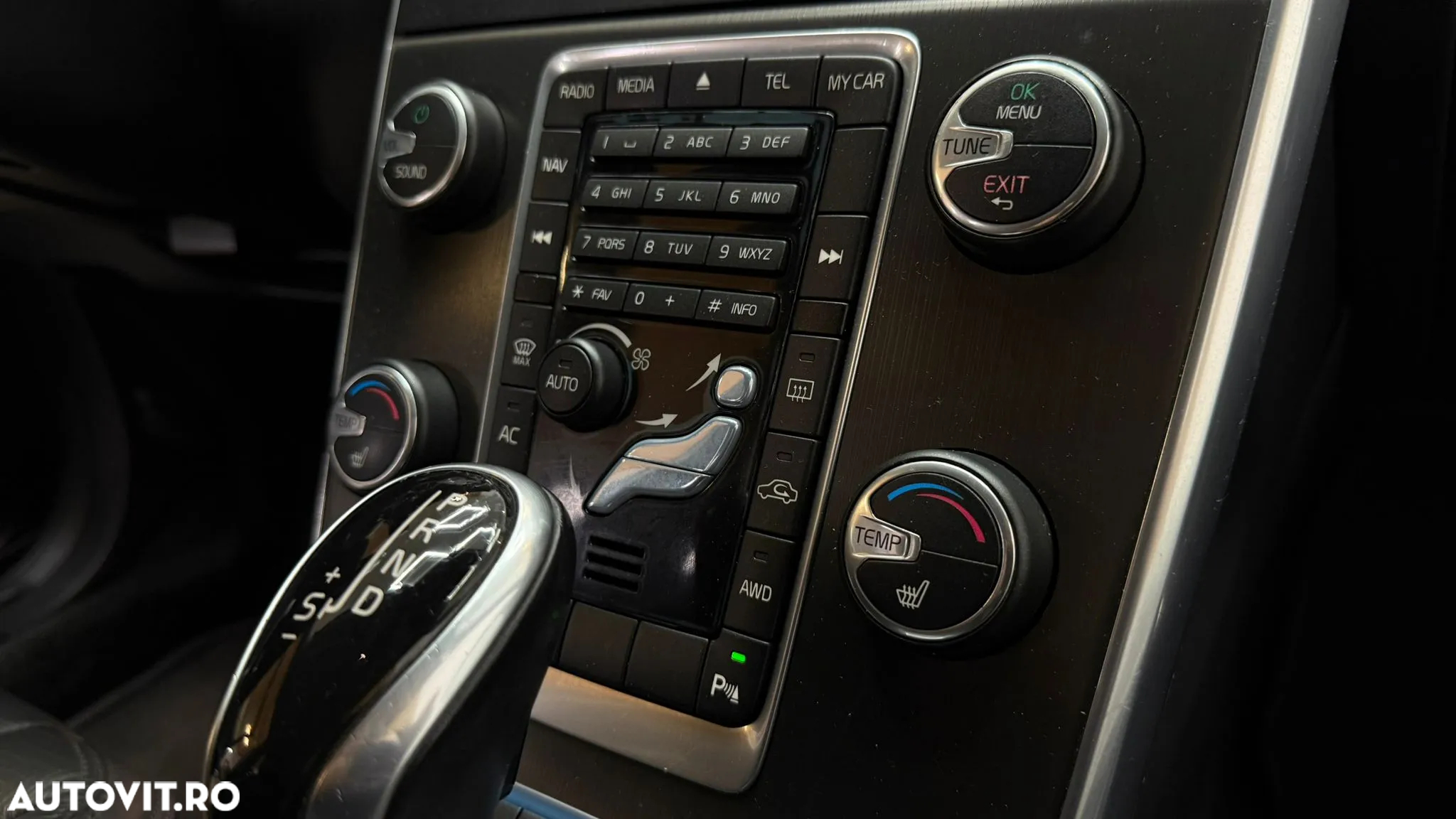 Volvo V60 D6 Plug-In-Hybrid AWD Geartronic Summum - 19