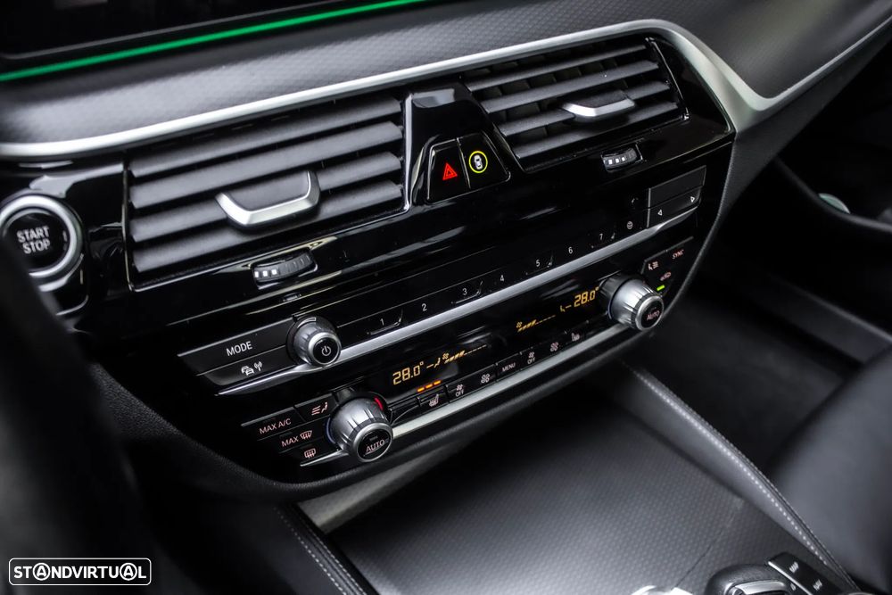 BMW 530 e Pack Desportivo M - 29