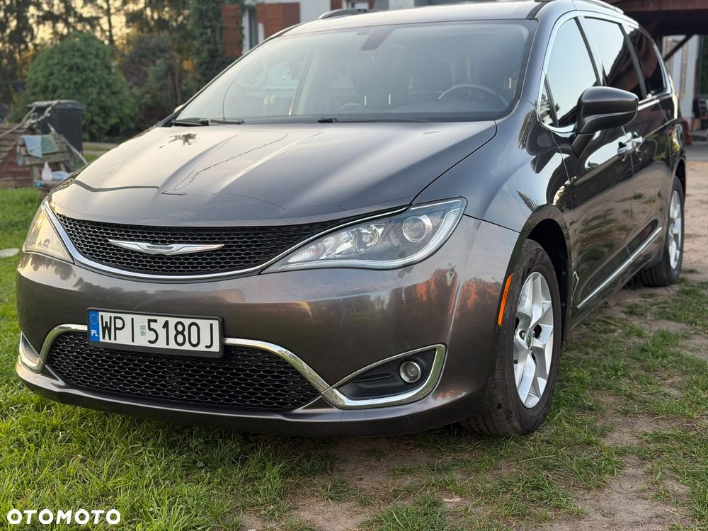 Chrysler Pacifica - 1