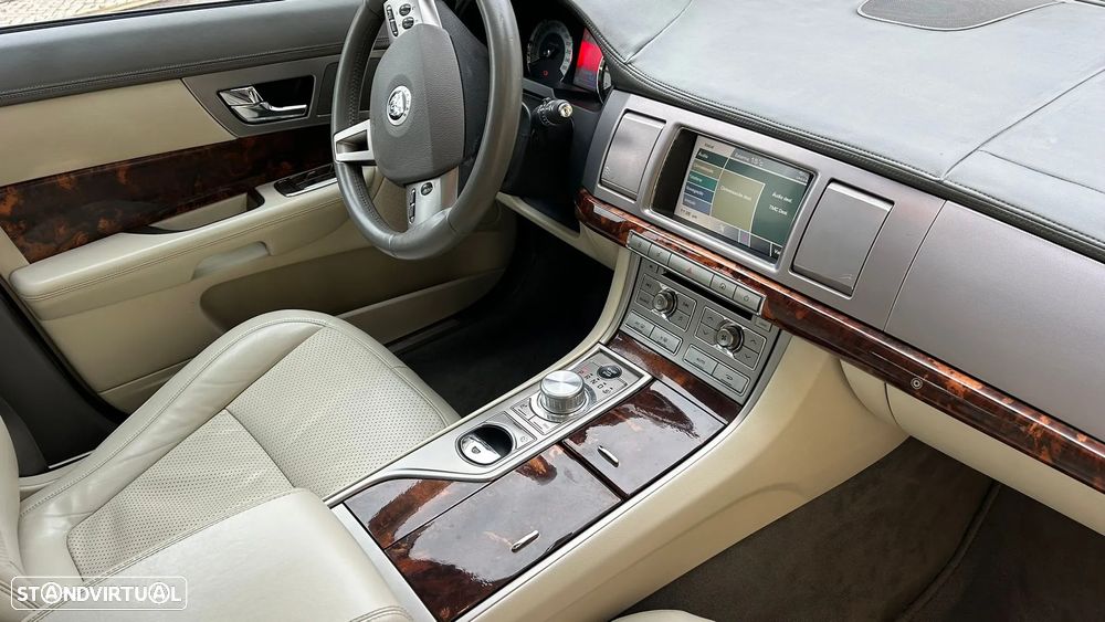 Jaguar XF 2.7 D V6 Premium Luxury - 20