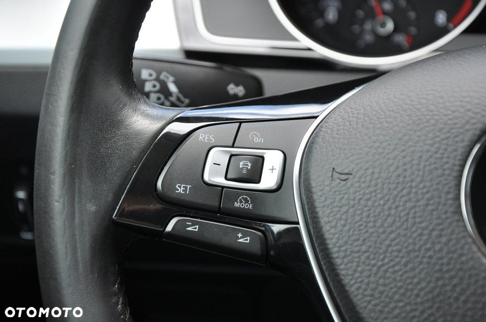 Volkswagen Passat - 14
