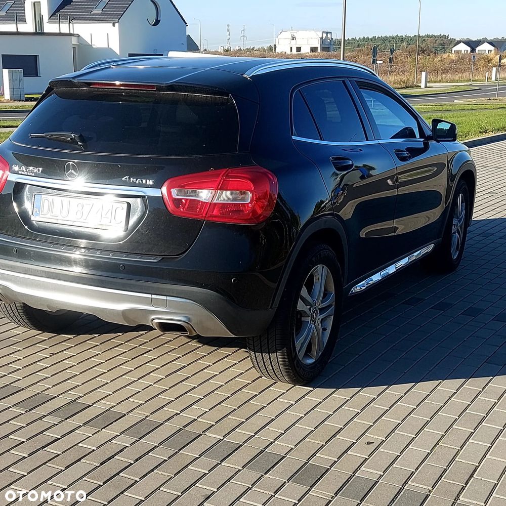 Mercedes-Benz GLA - 4