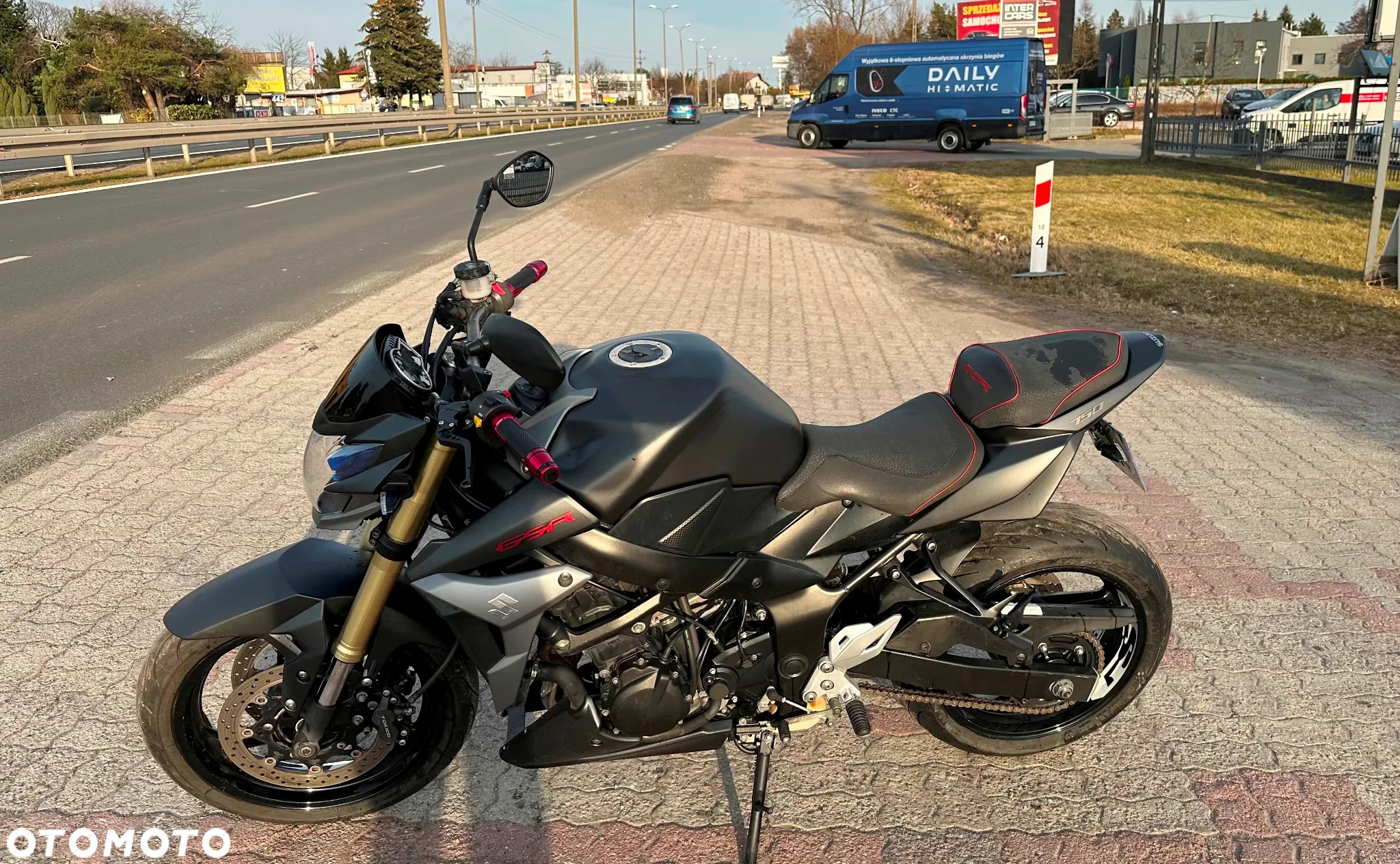 Suzuki GSR - 3