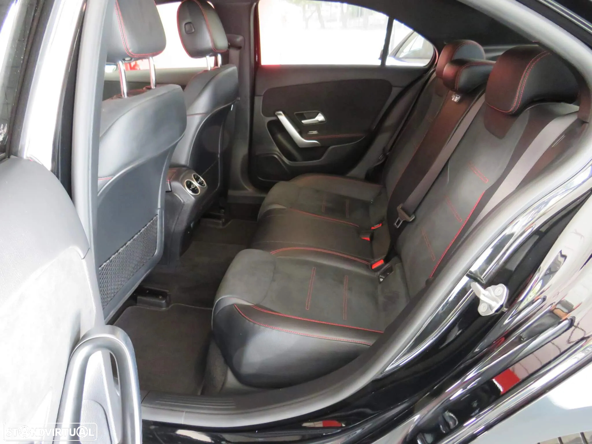 Mercedes-Benz A 250 Limousine e AMG Line - 12
