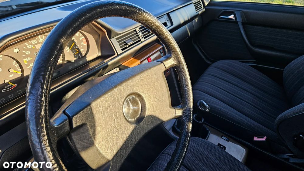 Mercedes-Benz W124 (1984-1993) - 22