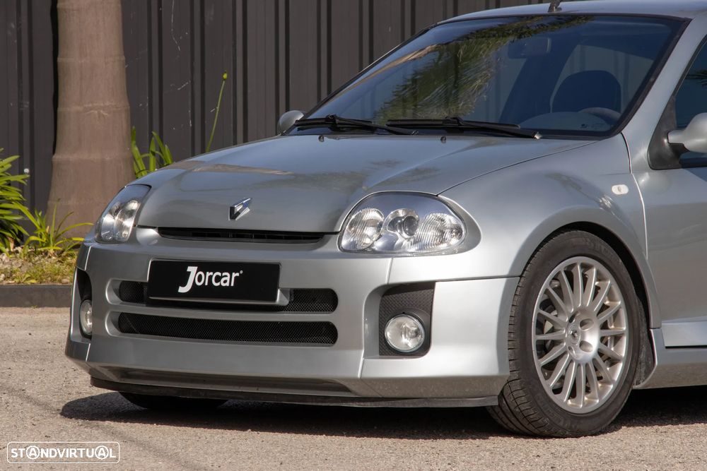 Renault Clio 3.0 V6 Sport - 2