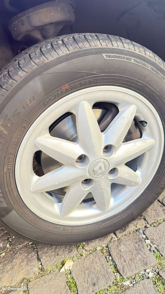 Renault Clio 1.2 16V SE Storia - 4